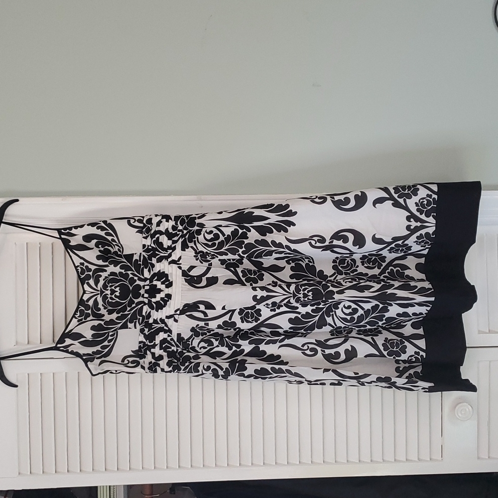Ann Taylor cotton/silk black & white floral print dress.  Size 8